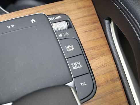 Used 2025 Mercedes-Benz GLS 450 4MATIC image 39