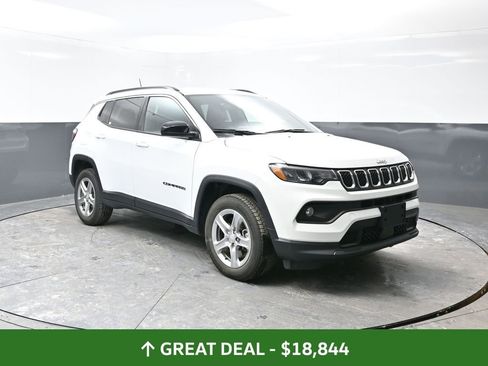 Used 2024 Jeep Compass Latitude image 4