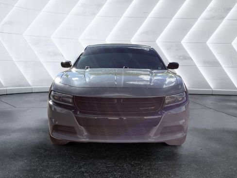 Used 2018 Dodge Charger SXT w/ Blacktop Package RWD image 2