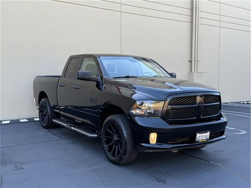 Used 2018 RAM 1500 Express w/ Black Ram 1500 Express Group AWD/4WD image 3