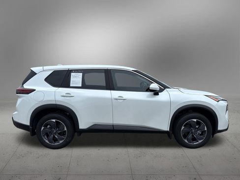 Used 2024 Nissan Rogue SV image 5