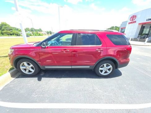 Used 2016 Ford Explorer XLT w/ Equipment Group 202A FWD image 2