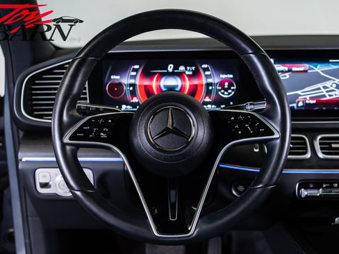 Used 2025 Mercedes-Benz GLE 450e 4MATIC w/ Driver Assistance Package image 29