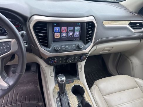 Used 2019 GMC Acadia Denali w/ Technology Package FWD image 11