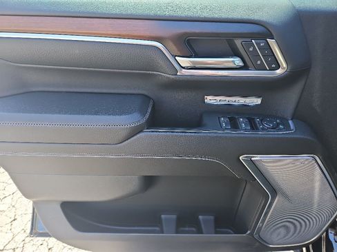 Used 2024 GMC Sierra 1500 Denali AWD/4WD image 17