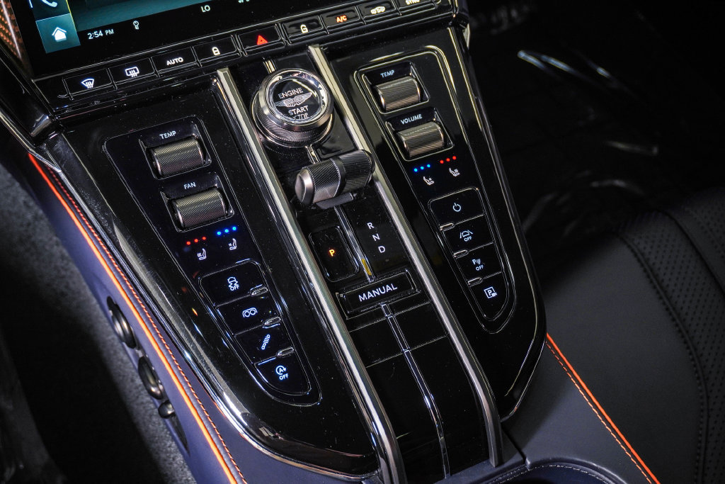 Used 2026 Aston Martin V8 Vantage Roadster RWD image 29