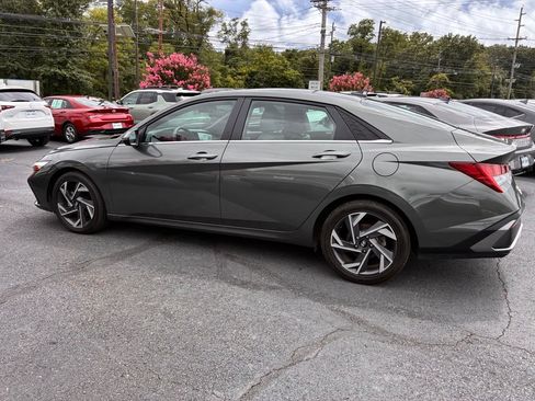 Used 2025 Hyundai Elantra Limited FWD image 4