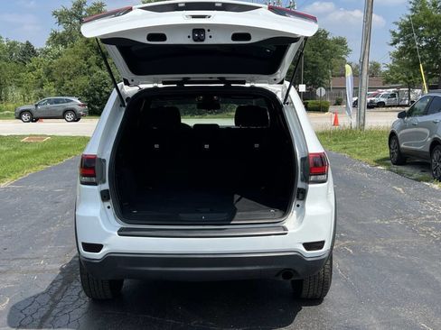 Used 2016 Jeep Grand Cherokee Laredo image 29