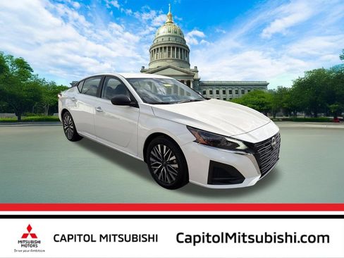 Used 2025 Nissan Altima 2.5 SV FWD image 1