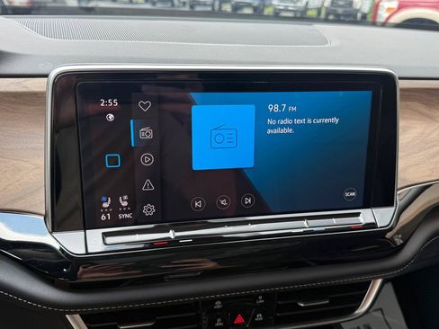 Used 2024 Volkswagen Atlas SE w/ Panoramic Sunroof Package FWD image 25