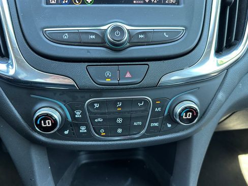 Used 2024 Chevrolet Equinox LT FWD image 28