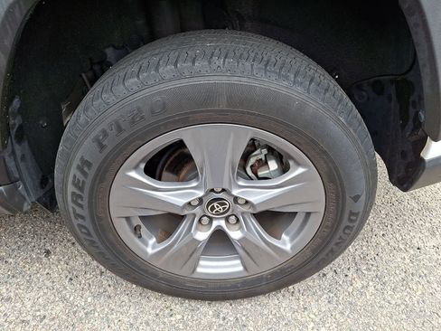 Used 2022 Toyota RAV4 XLE FWD image 5