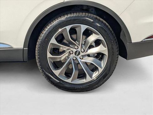New 2025 Lincoln Aviator AWD image 9