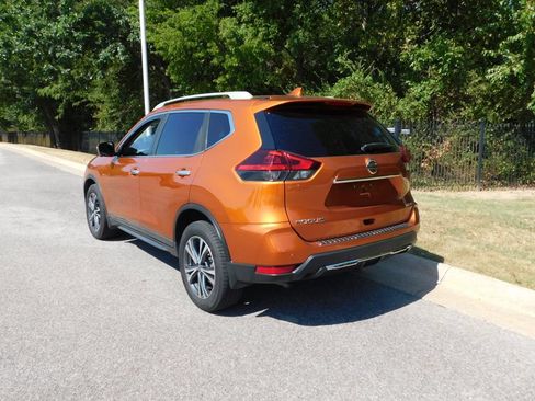 Used 2019 Nissan Rogue SV w/ Premium Package AWD/4WD image 3