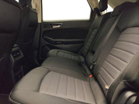 Used 2018 Ford Edge SE FWD image 18