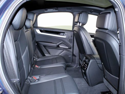 Used 2024 Porsche Cayenne Coupe image 23