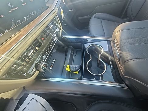New 2026 Chevrolet Suburban High Country AWD/4WD image 15