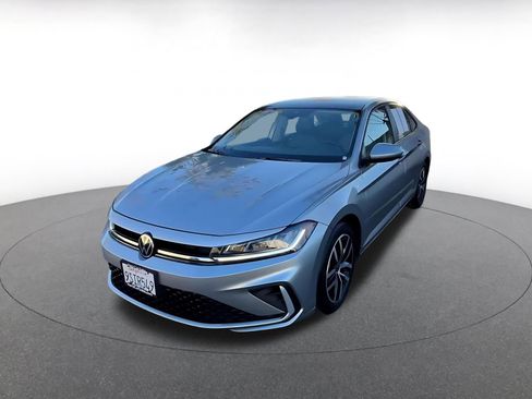 Used 2025 Volkswagen Jetta SE image 7