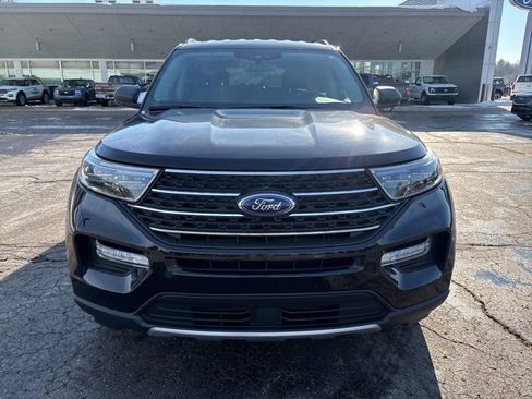 Used 2022 Ford Explorer XLT w/ Equipment Group 202A image 8