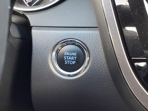 Used 2021 Toyota Camry XLE image 28