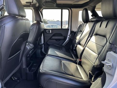 Used 2023 Jeep Wrangler Unlimited Sahara image 15
