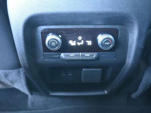 Used 2025 GMC Acadia Elevation image 17