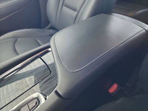 Used 2022 Buick Enclave Essence image 31