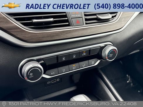 Used 2025 Nissan Altima 2.5 SV FWD image 10