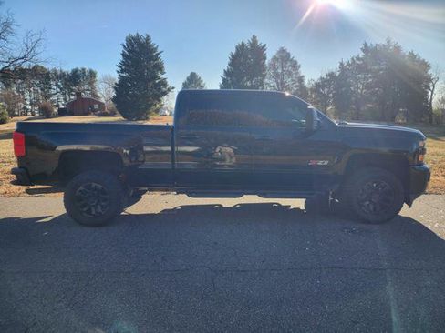 Used 2016 Chevrolet Silverado 2500 LT w/ Midnight Edition image 5