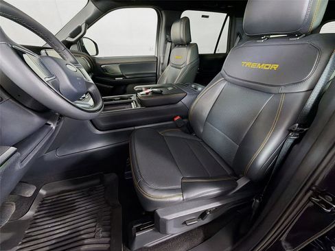 Used 2025 Ford Expedition Tremor AWD/4WD image 11