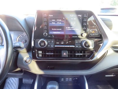 Certified 2022 Toyota Highlander LE image 27