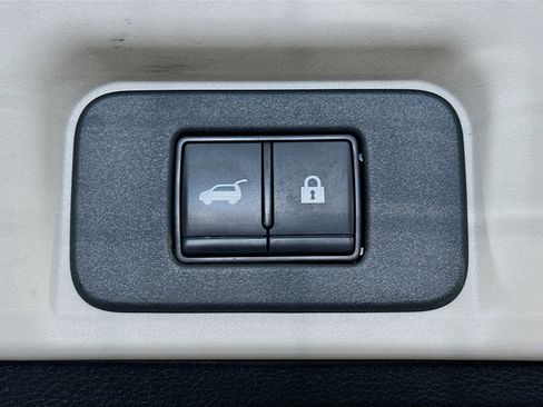 Used 2023 Nissan Ariya FWD image 32