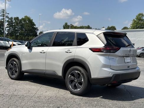 Used 2025 Nissan Rogue SV FWD image 3