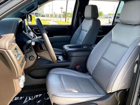 Used 2024 GMC Yukon SLT w/ SLT Premium Package AWD/4WD image 15