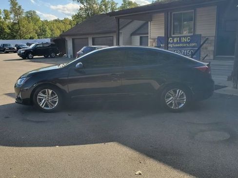 Used 2019 Hyundai Elantra SEL w/ Cargo Package FWD image 3