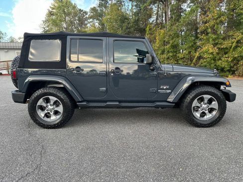 Used 2018 Jeep Wrangler Unlimited Sahara w/ Connectivity Group image 6