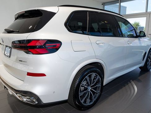 New 2026 BMW X5 xDrive40i w/ M Sport Package AWD/4WD image 16
