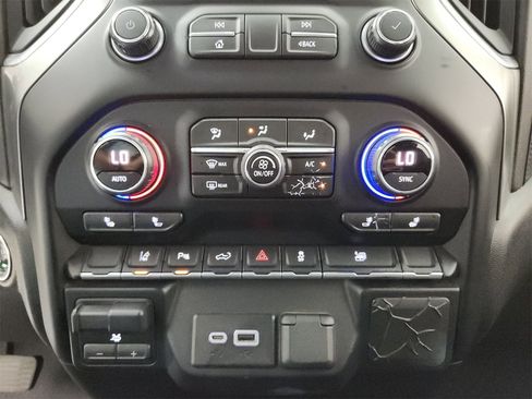 Used 2021 Chevrolet Silverado 2500 LT w/ Convenience Package image 21