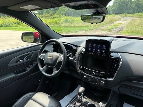 Used 2023 Chevrolet Traverse LT w/ LT Premium Package AWD/4WD image 41