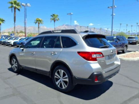 Used 2018 Subaru Outback 3.6R Limited AWD/4WD image 13