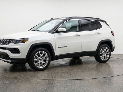 Used 2025 Jeep Compass Limited image 3