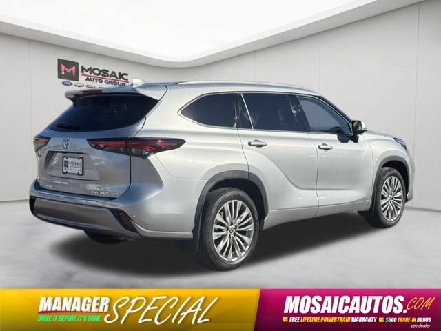 Used 2024 Toyota Highlander Platinum AWD/4WD image 7