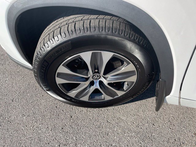 Used 2023 Toyota Highlander XLE AWD/4WD image 14