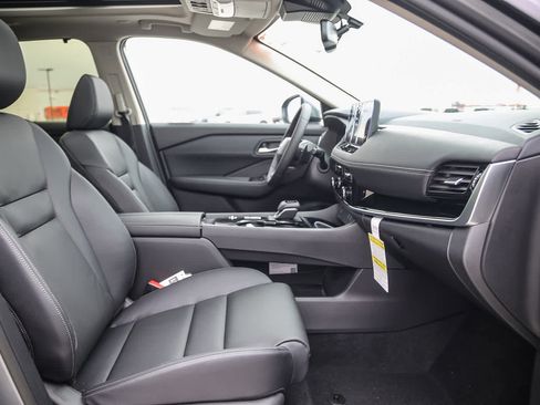New 2025 Nissan Rogue SL w/ SL Premium Package FWD image 16