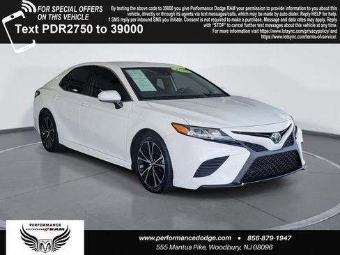 Used 2020 Toyota Camry SE image 1