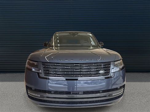 Used 2025 Land Rover Range Rover SE image 2