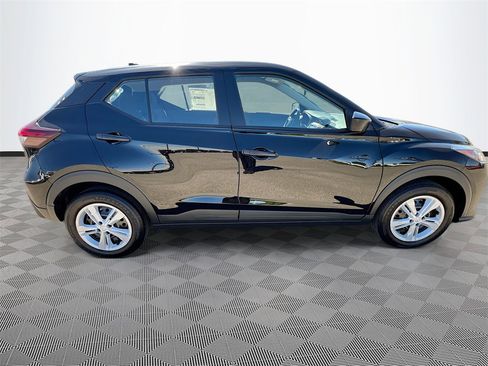 New 2025 Nissan Kicks Play S image 8