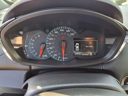 Used 2022 Chevrolet Trax LT w/ LT Convenience Package image 13