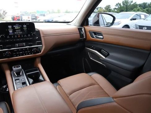 Certified 2025 Nissan Pathfinder Platinum w/ Cargo Package FWD image 29