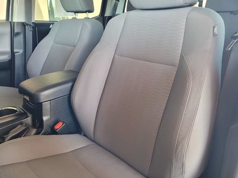 Certified 2018 Toyota Tacoma SR w/ SR Convenience Package AWD/4WD image 20